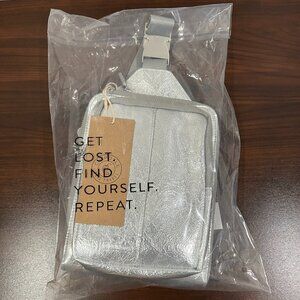 BÉIS x Chipotle The Napkin Sling in Foil NWT